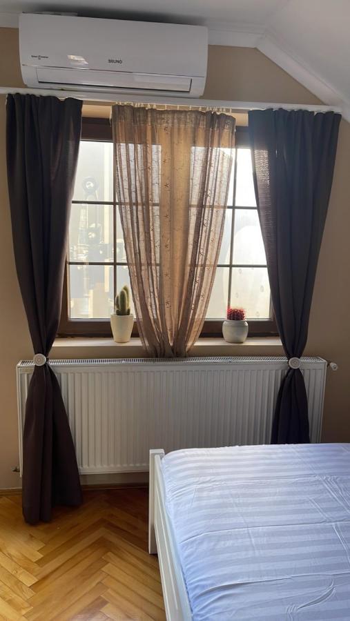 Guesthouse 12A Pristina Buitenkant foto