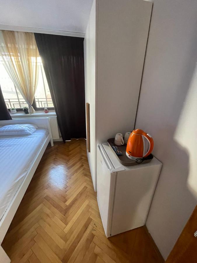 Guesthouse 12A Pristina Buitenkant foto