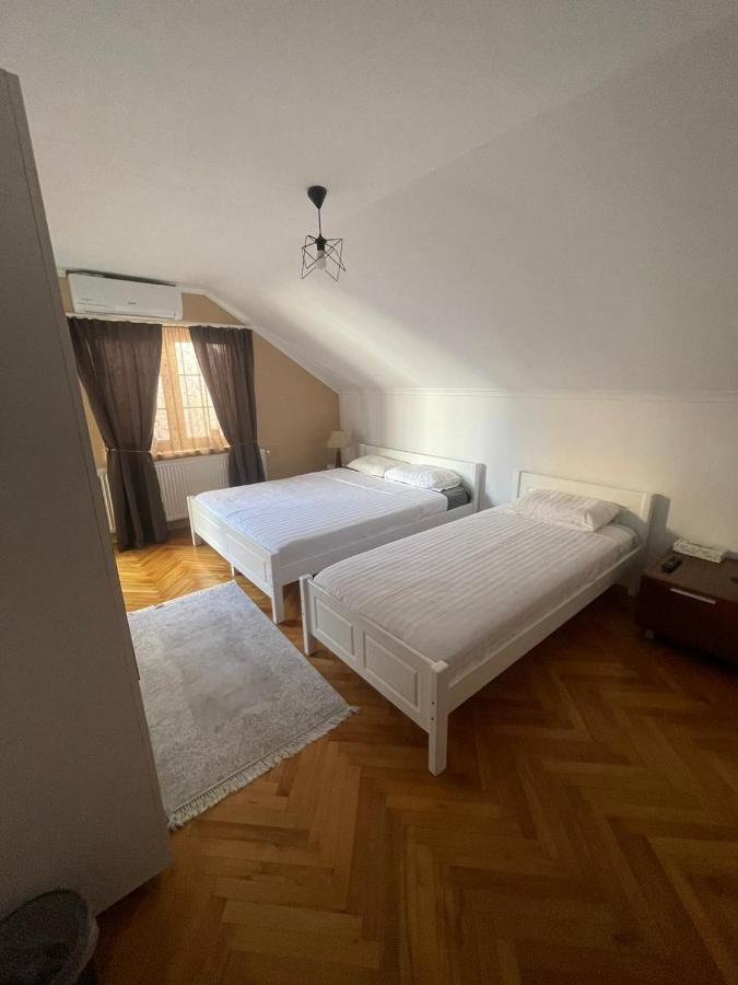 Guesthouse 12A Pristina Buitenkant foto