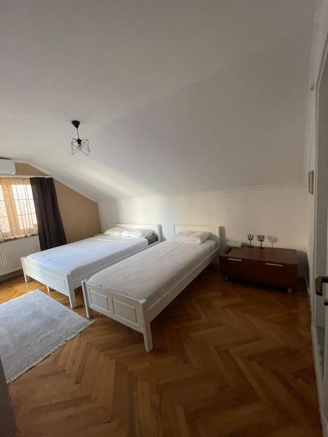 Guesthouse 12A Pristina Buitenkant foto