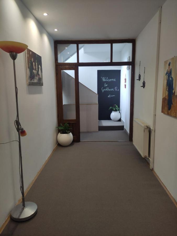 Guesthouse 12A Pristina Buitenkant foto